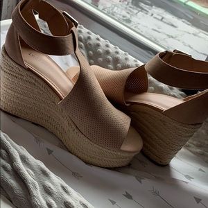 I’m selling because it don’t fit it was never used